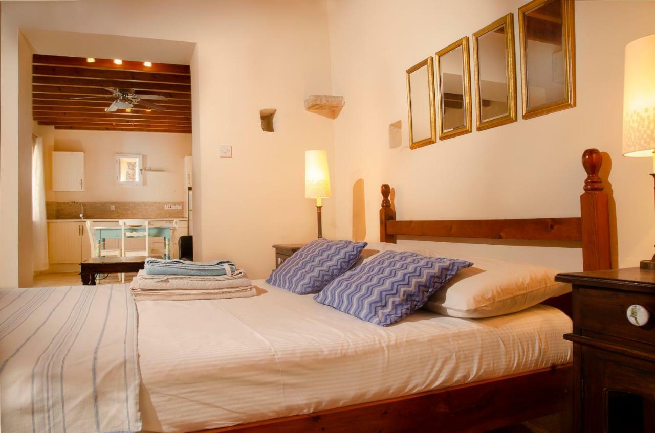 טוקהיני Dolphin Guest House And Studios מראה חיצוני תמונה